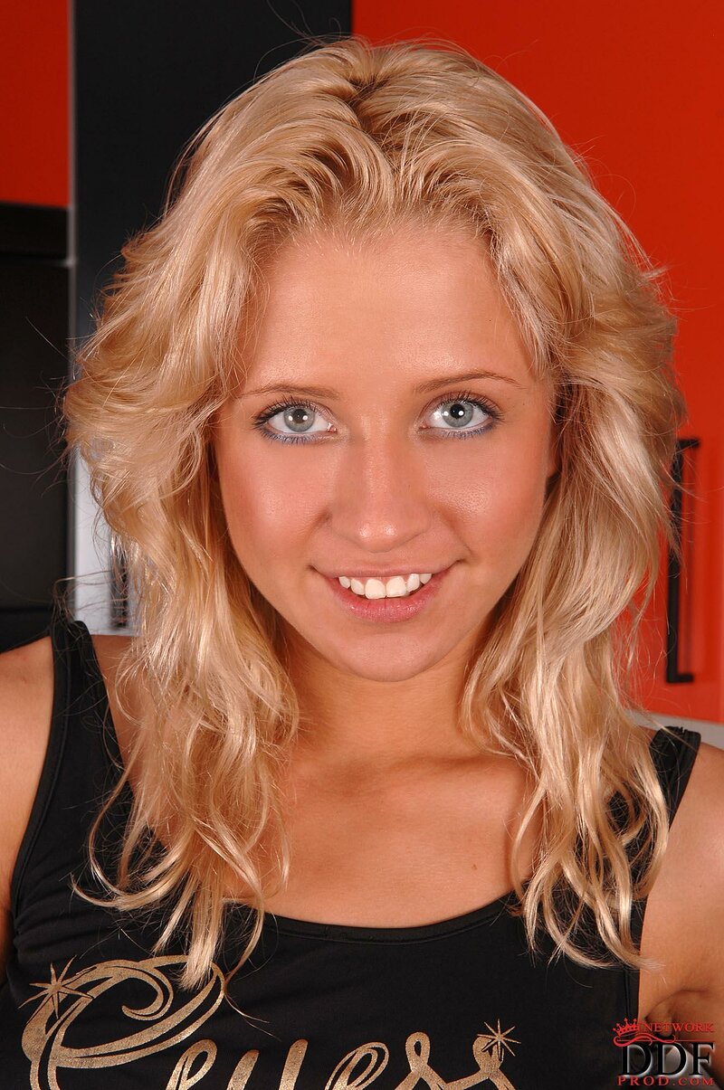 Татьяна, 23 года, 2 размер груди